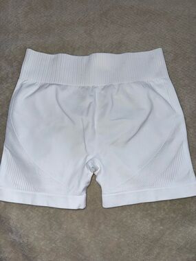 White Seamless Ribbed High-Waist Bike Shorts